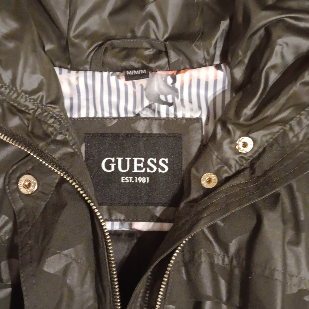 GUESS Camouflage Rain Jacket Women's  Medium NWT - Picture 5 of 7